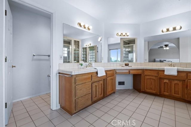 2322 Almond Springs Drive, Paso Robles CA: https://media.crmls.org/medias/7d28c676-02fe-41ee-a9a5-0f2e74605b18.jpg