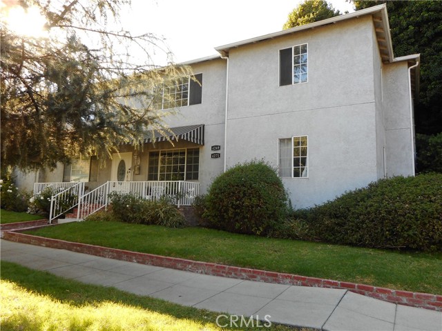 Detail Gallery Image 2 of 17 For 4269 Van Nuys Blvd, Sherman Oaks,  CA 91403 - 2 Beds | 2 Baths