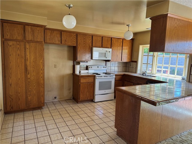 19412 Sierra Chula Road, Irvine CA: https://media.crmls.org/medias/7d296fbe-4b48-4e82-a01a-74c039c0748d.jpg