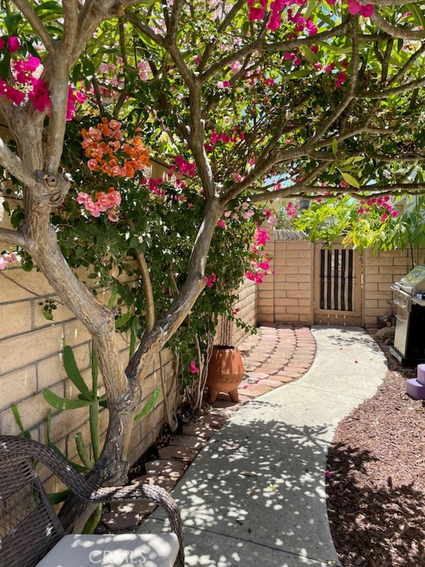 Detail Gallery Image 29 of 34 For 1432 E Foothill Bld, Glendora,  CA 91741 - 2 Beds | 2/1 Baths