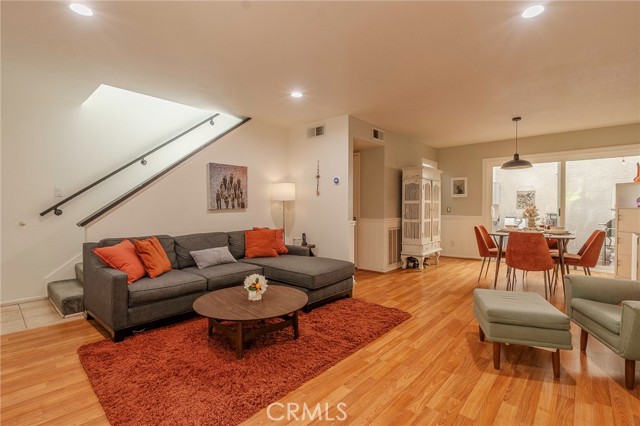 Detail Gallery Image 8 of 24 For 23549 Victory Blvd. #21,  West Hills,  CA 91307 - 3 Beds | 2/1 Baths