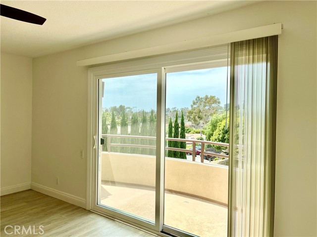 352 Y Place, Laguna Beach CA: https://media.crmls.org/medias/7d2dd042-c964-4bb2-a424-75644349a53b.jpg