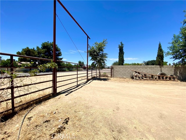644 Whittendale Street, Bakersfield CA: https://media.crmls.org/medias/7d2e2d5a-21a9-4204-8f86-b92cfe934549.jpg