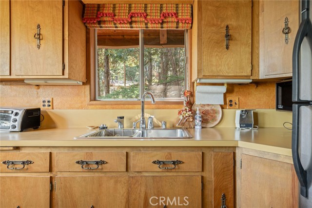 24379 Bernard, Crestline, CA 92325