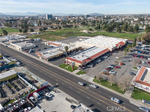 275 9th street, San Bernardino CA: https://media.crmls.org/medias/7d30b229-78db-4aca-bdb9-a3ff55a76bda.jpg