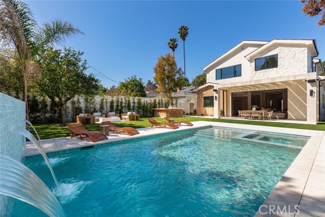 22640 Clarendon Street, Woodland Hills CA: https://media.crmls.org/medias/7d319994-5235-4d9c-84a1-f222767b242c.jpg