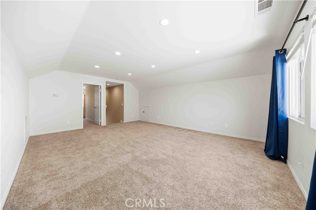 11 Asbury, Irvine CA: https://media.crmls.org/medias/7d31f0a2-0823-4c44-8c89-e06e4e11f261.jpg
