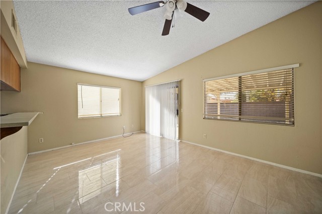 Detail Gallery Image 9 of 20 For 43815 Silver Bow Rd, Lancaster,  CA 93535 - 3 Beds | 2 Baths