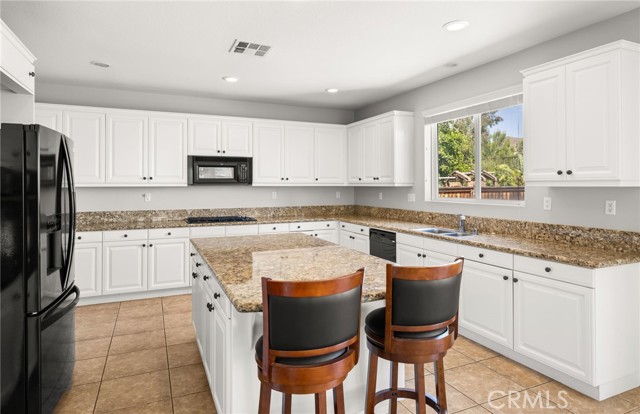16219 Skyridge Drive, Riverside CA: https://media.crmls.org/medias/7d3393e5-7ef9-4c36-a063-1f4ab2e03f86.jpg