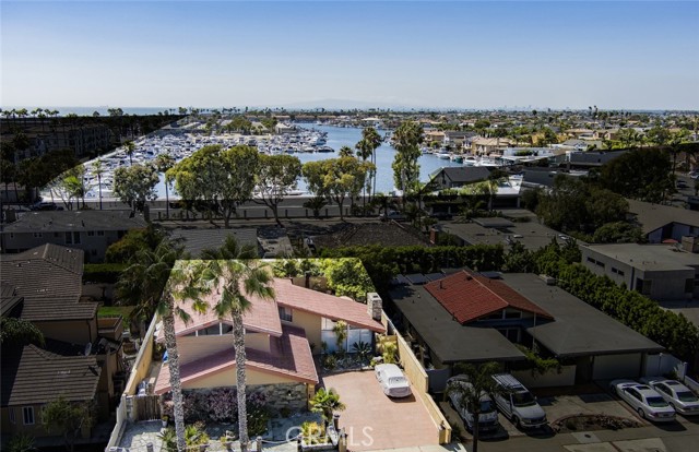 Detail Gallery Image 5 of 19 For 17179 Roundhill St, Huntington Beach,  CA 92649 - 4 Beds | 2/1 Baths