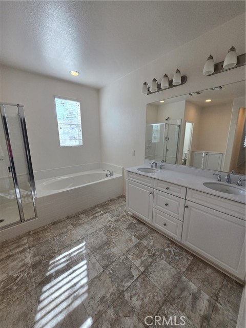 Detail Gallery Image 14 of 30 For 11014 via Del Corso, Riverside,  CA 92505 - 4 Beds | 3 Baths