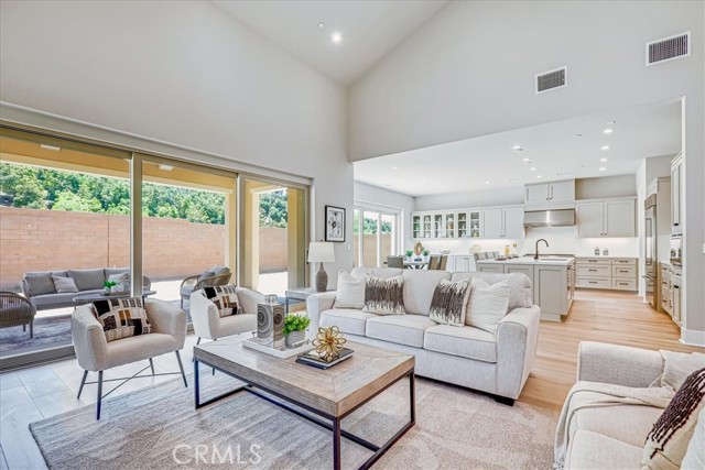 100 Bozeman, Irvine CA: https://media.crmls.org/medias/7d34766c-f9cd-41c8-9b9d-4bdcd5093025.jpg