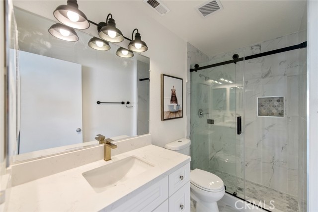 2038 S Bon View Avenue, Ontario CA: https://media.crmls.org/medias/7d358c53-993f-40bd-a668-66139708d7ae.jpg