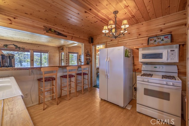 Detail Gallery Image 18 of 50 For 304 Big Bear Trail, Fawnskin,  CA 92333 - 3 Beds | 3 Baths