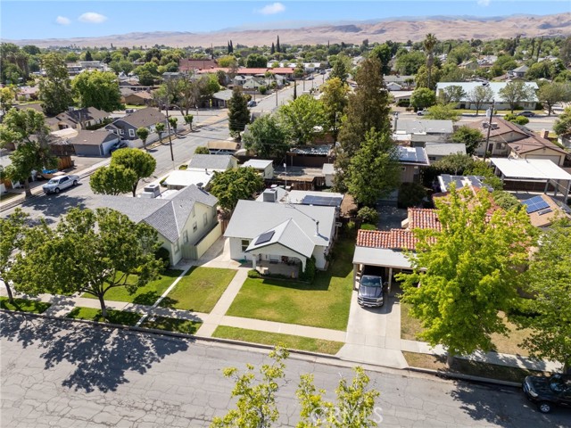 221 College Avenue, Coalinga CA: https://media.crmls.org/medias/7d364cd4-dbe9-4cf7-a027-146ae4be7a66.jpg