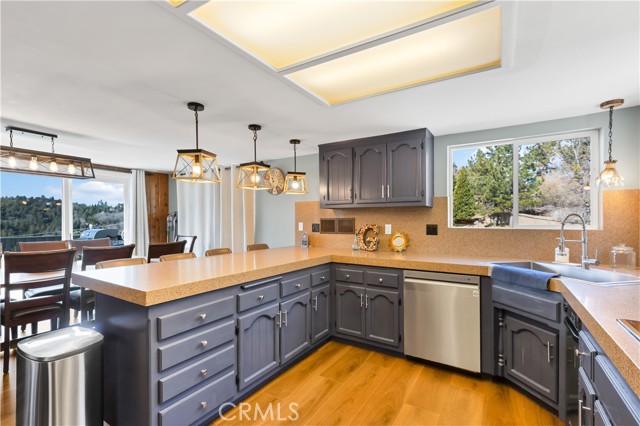 Detail Gallery Image 11 of 33 For 27814 North Bay, Lake Arrowhead,  CA 92352 - 4 Beds | 3/1 Baths