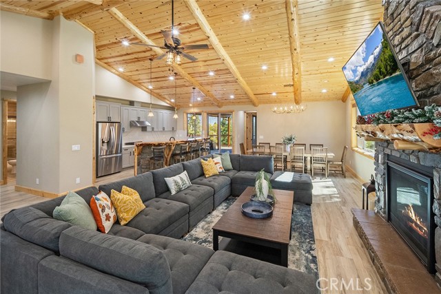 1658 Tuolumne Road, Big Bear City CA: https://media.crmls.org/medias/7d3709f1-dfe8-4421-aa81-9952a1ffff09.jpg