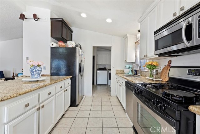 Detail Gallery Image 13 of 28 For 24570 Bandit Way, Corona,  CA 92883 - 3 Beds | 2 Baths