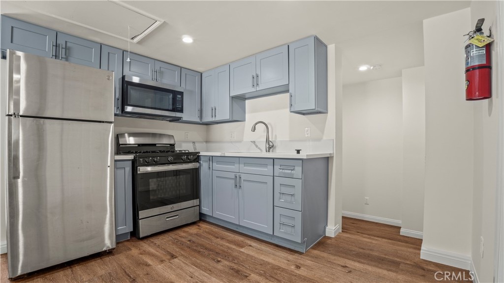https://media.crmls.org/medias/7d37d068-815d-488a-8e25-08d342348ecb.jpg?preset=X-Large