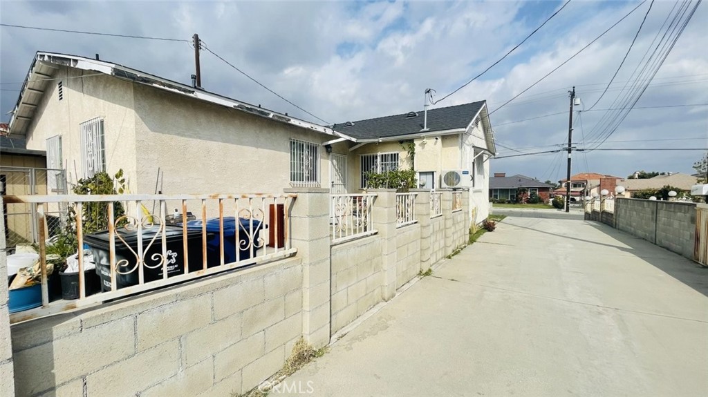 https://media.crmls.org/medias/7d37f0c2-1d7c-4ba6-96d6-62e9ffd087ae.jpg?preset=X-Large