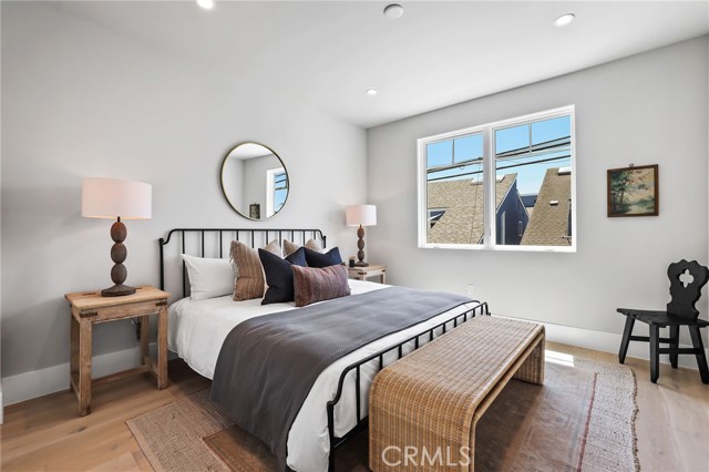 825 W Bay Avenue, Newport Beach CA: https://media.crmls.org/medias/7d393066-c7b9-4b7a-88b3-e10d28668fc7.jpg