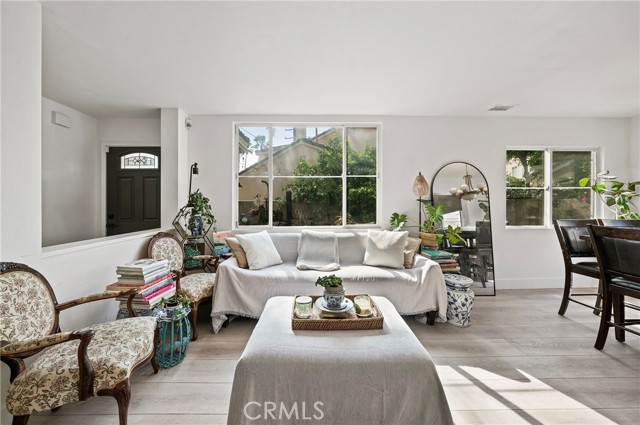 Detail Gallery Image 8 of 27 For 717 North Angeleno Avenue, Azusa,  CA 91702 - 4 Beds | 2/1 Baths