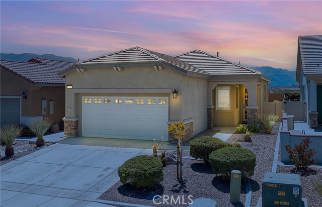 Detail Gallery Image 1 of 18 For 19467 Maple Creek Rd, Apple Valley,  CA 92308 - 2 Beds | 2 Baths