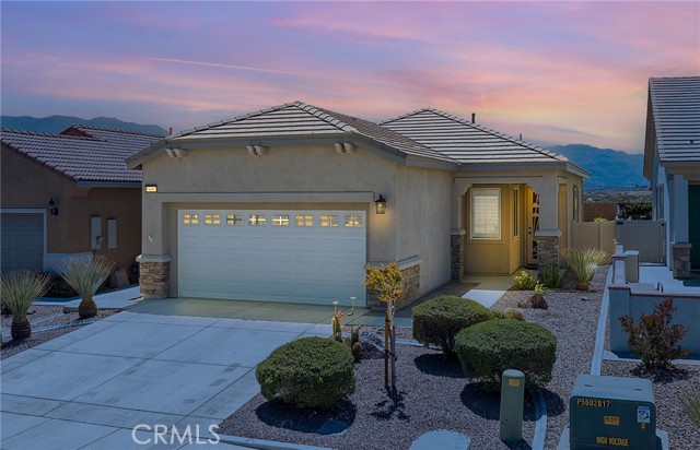 Detail Gallery Image 1 of 18 For 19467 Maple Creek Rd, Apple Valley,  CA 92308 - 2 Beds | 2 Baths