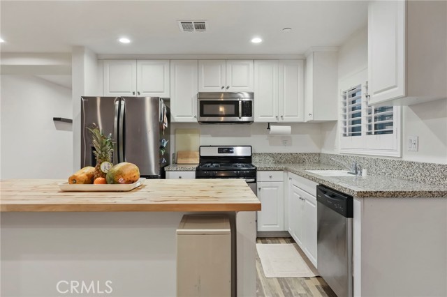 Detail Gallery Image 11 of 42 For 29410 Meadow, Lake Elsinore,  CA 92530 - 4 Beds | 3 Baths