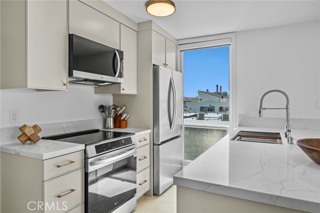 404 Hermosa Avenue, Hermosa Beach CA: https://media.crmls.org/medias/7d3bc85a-2e12-4213-8e0f-2fce06e5da7c.jpg