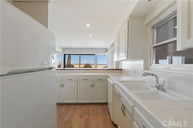 1510 W Oceanfront, Newport Beach CA: https://media.crmls.org/medias/7d3c46a9-cb4f-4e8d-93bf-f646f8d908e3.jpg