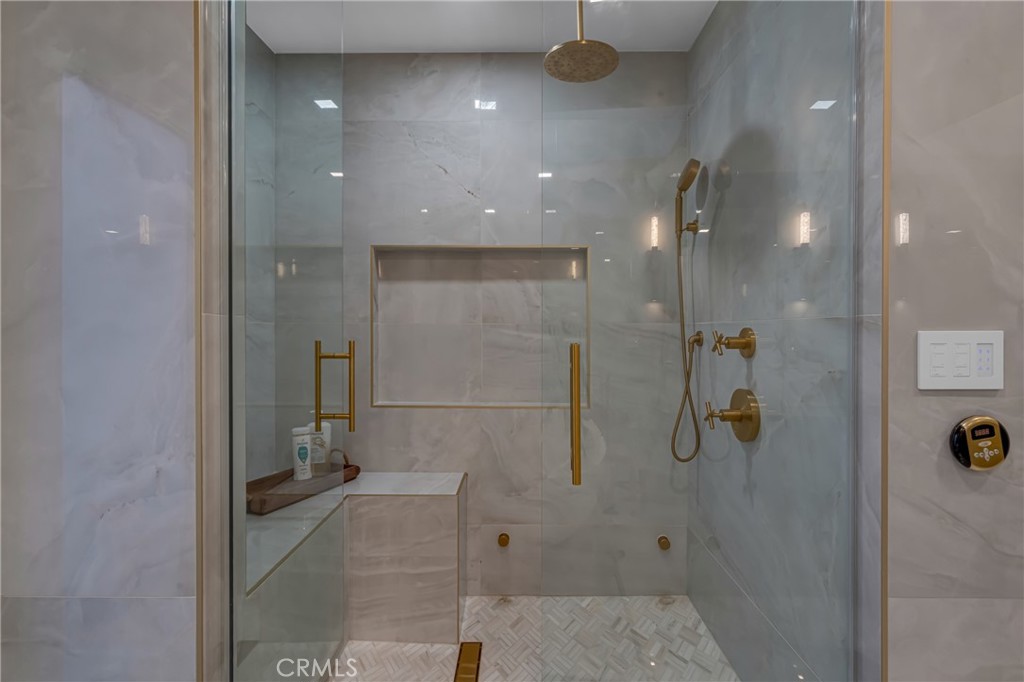 https://media.crmls.org/medias/7d3c7a81-7555-4bc5-a9de-189b801d9a2b.jpg?preset=X-Large