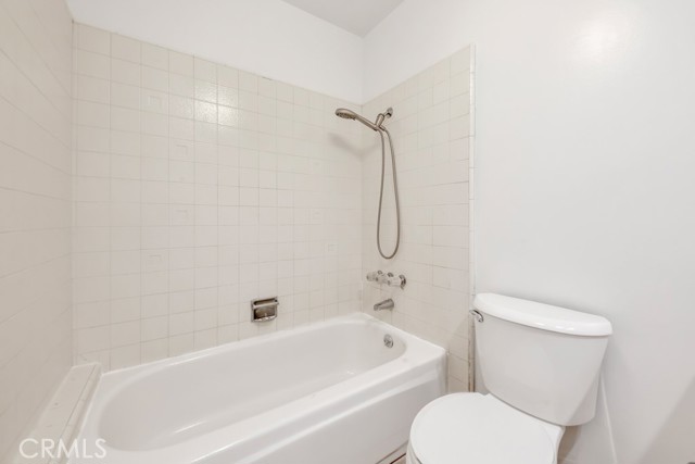 Detail Gallery Image 16 of 50 For 8100 Canby Ave #4,  Reseda,  CA 91335 - 2 Beds | 2 Baths