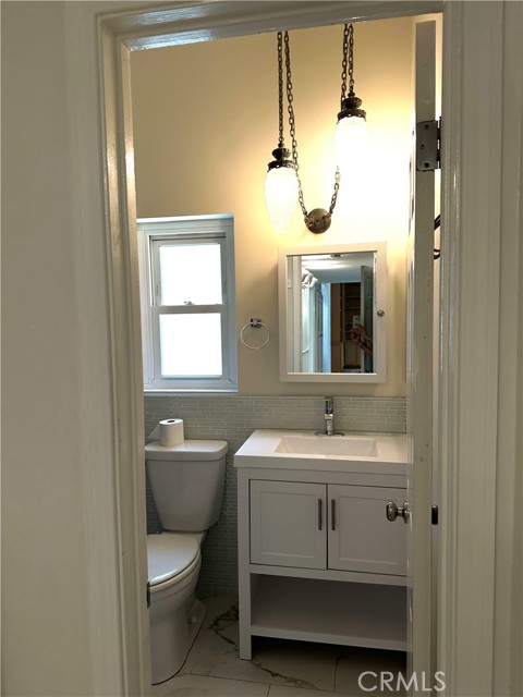 Detail Gallery Image 10 of 18 For 20808 Martha St, Woodland Hills,  CA 91367 - 3 Beds | 2 Baths