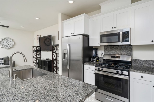 Detail Gallery Image 6 of 33 For 16620 Wyndham Ln #6,  Fontana,  CA 92336 - 3 Beds | 2/1 Baths