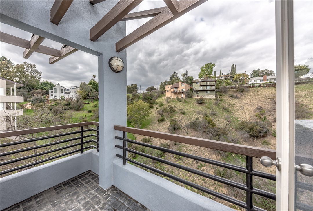 Detail Gallery Image 17 of 41 For 756 Quail Dr, Los Angeles,  CA 90065 - 3 Beds | 2 Baths