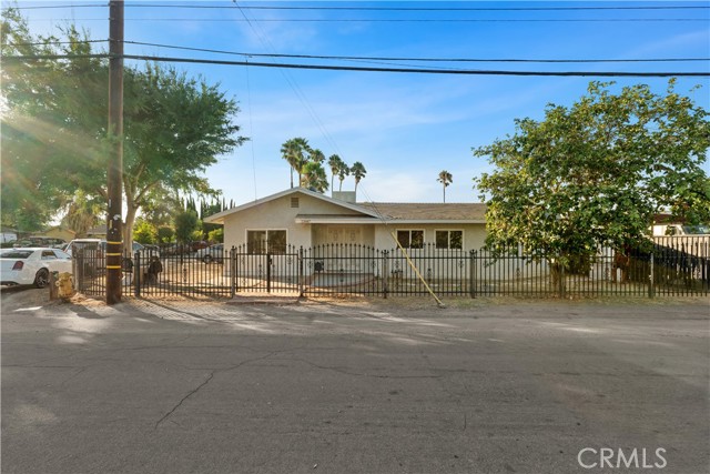 13847 Estelle Street, Corona CA: https://media.crmls.org/medias/7d3e72e7-b7d1-4ea6-995c-9c9487795a53.jpg