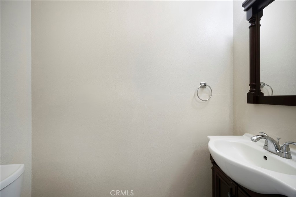https://media.crmls.org/medias/7d3ecb72-c4b2-4efc-813f-3b4880a695ba.jpg?preset=X-Large