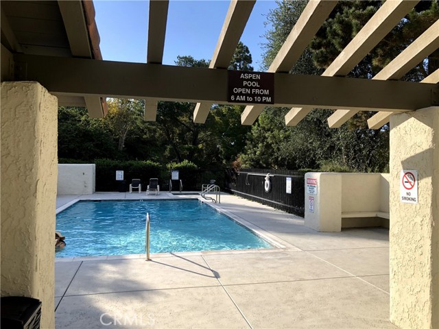 Community Pool & Hot Spa