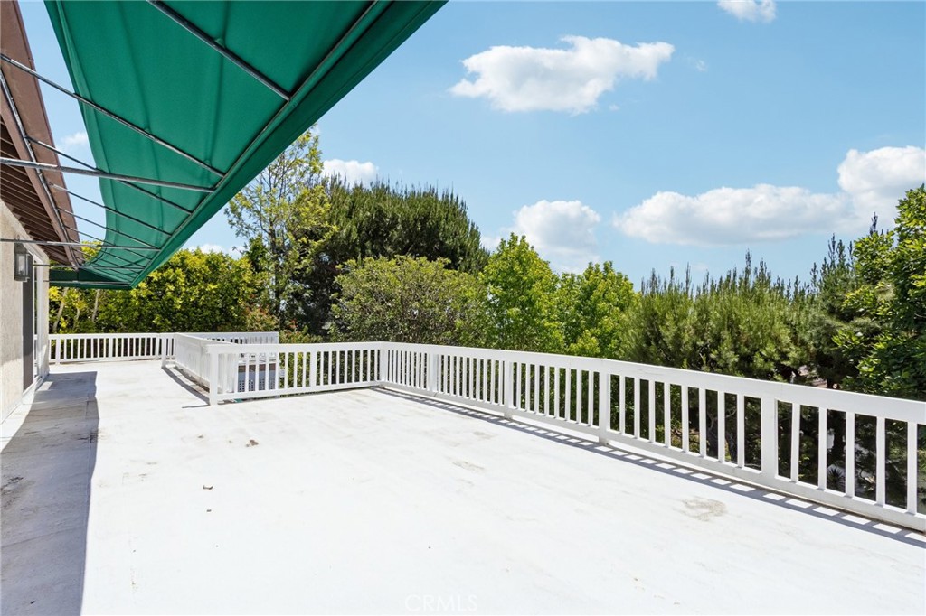 https://media.crmls.org/medias/7d4080d8-f770-426a-9af7-d7654d278458.jpg?preset=X-Large