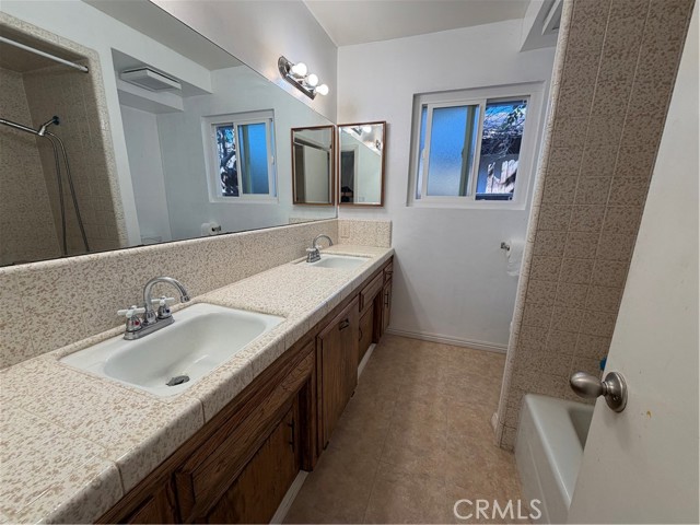 Detail Gallery Image 13 of 25 For 2616 Cheshire, Bakersfield,  CA 93309 - 3 Beds | 2 Baths