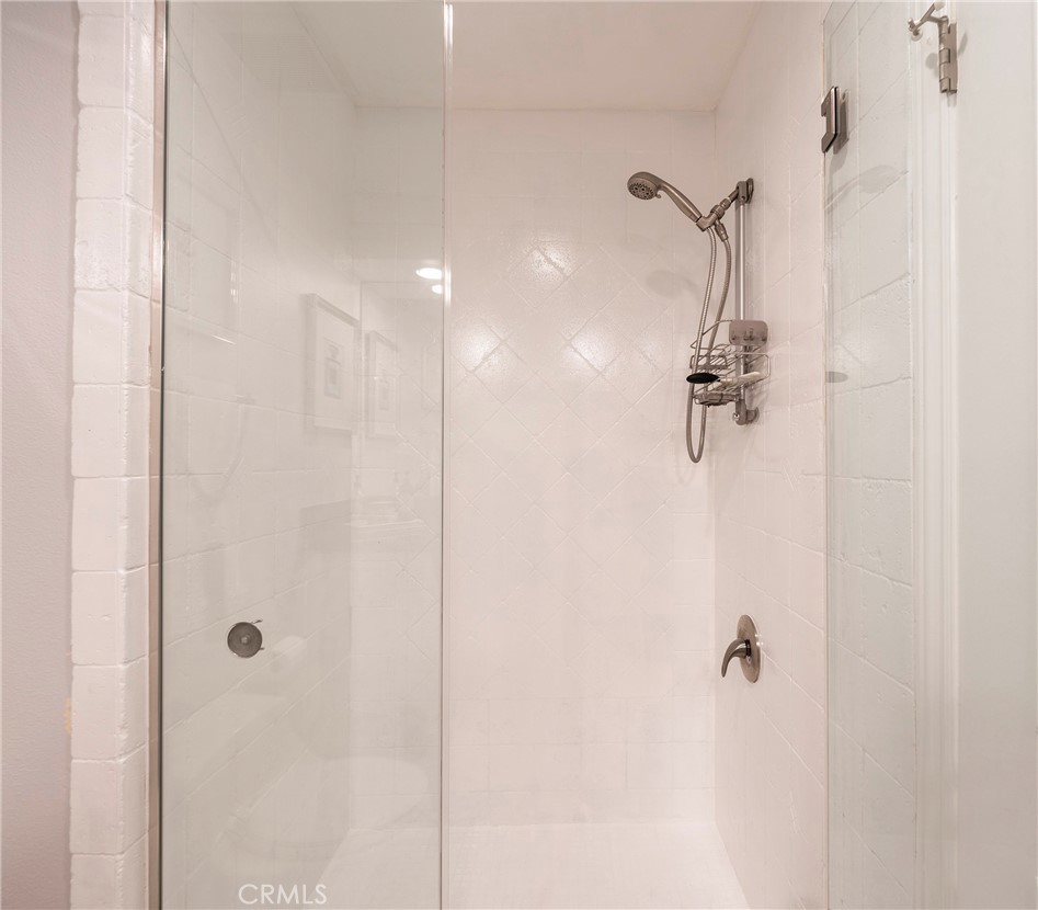 https://media.crmls.org/medias/7d41c0a4-c7a0-47ac-9576-b7aa22a0fc7e.jpg?preset=X-Large