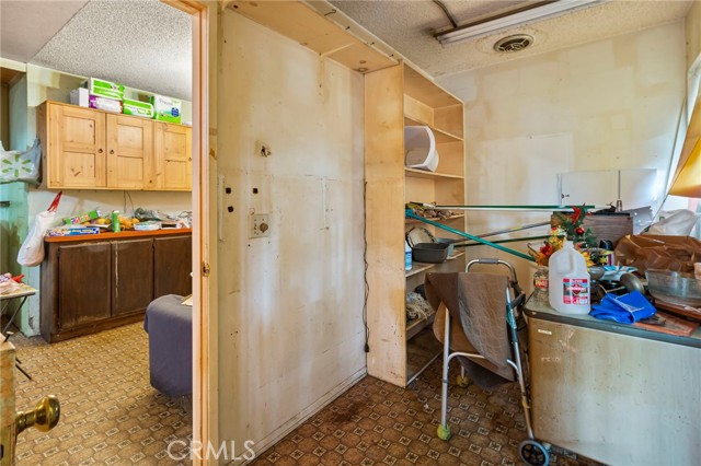 Detail Gallery Image 18 of 30 For 11878 205th St, Lakewood,  CA 90715 - 5 Beds | 2/1 Baths