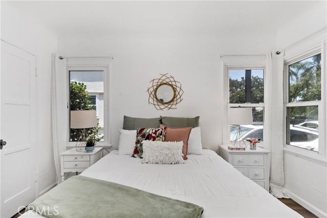 2325 Golden Avenue, Long Beach CA: https://media.crmls.org/medias/7d428917-d19e-4269-94b7-89ae5e46d692.jpg