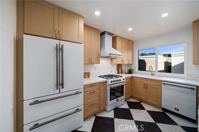 Detail Gallery Image 5 of 29 For 332 Flint Ave, Long Beach,  CA 90814 - 3 Beds | 3 Baths