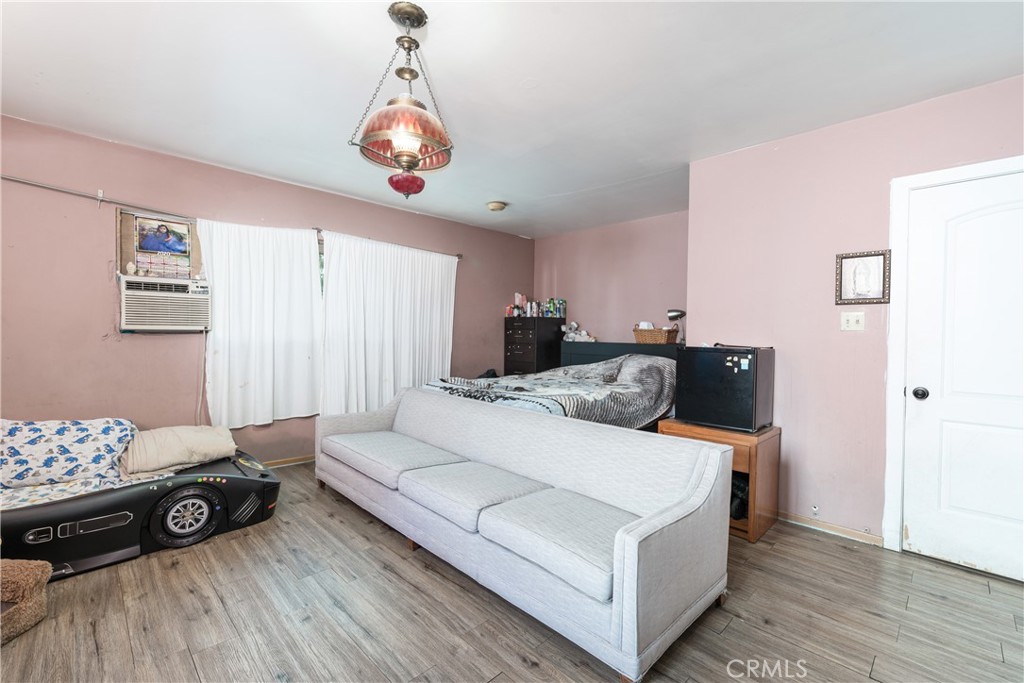 https://media.crmls.org/medias/7d42d4c6-7a30-4ec3-9745-7b5788b2512d.jpg?preset=X-Large