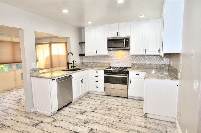 Detail Gallery Image 3 of 21 For 16516 E Bellbrook St, Covina,  CA 91722 - 3 Beds | 2 Baths