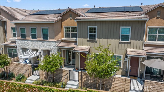 Detail Gallery Image 1 of 31 For 22730 Harmony Dr, Saugus,  CA 91350 - 2 Beds | 2/1 Baths