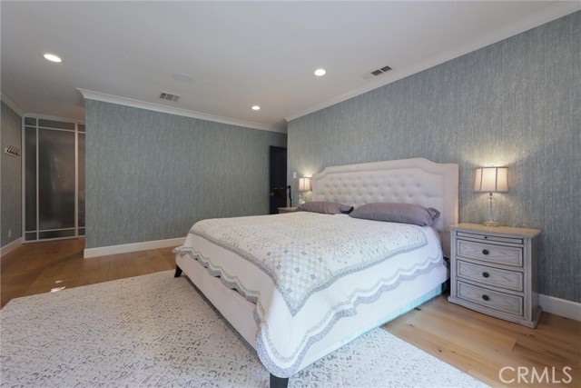 2528 N Orchard Drive, Burbank CA: https://media.crmls.org/medias/7d44d59b-23b0-43d5-8818-e7a4e5d24f2a.jpg