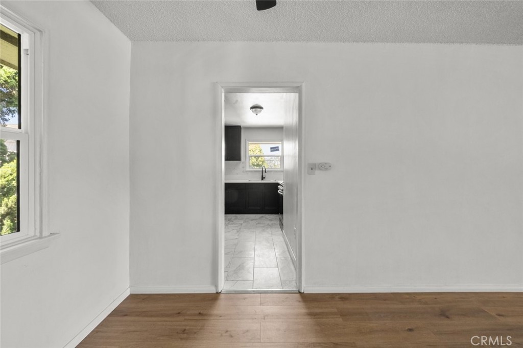 https://media.crmls.org/medias/7d453407-1237-4144-9d73-beb827750ce1.jpg?preset=X-Large